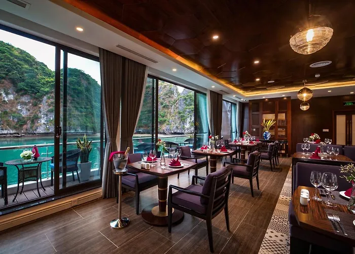 Stellar Of The Seas Cruise 5* Hạ Long